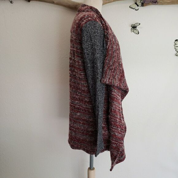 Lucky lotus sweater wrap with contrasting sleeve - Picture 2 of 8